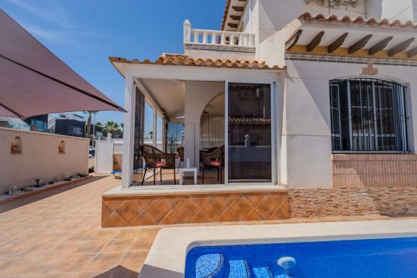 Chalet adosado en Calle Cabo Raso, 3, Lomas de Cabo Roig, Orihuela thumbnail 2