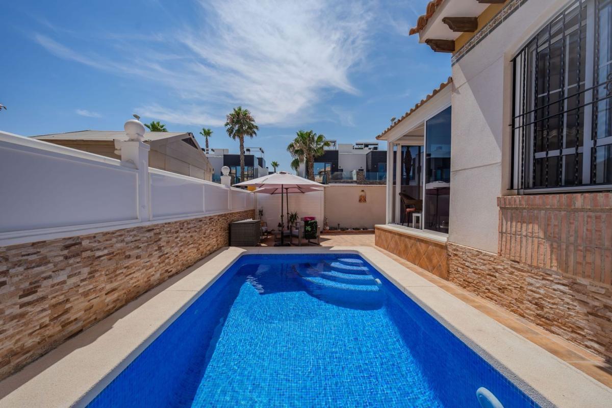 Properties for sale and rent in Spain photo 4