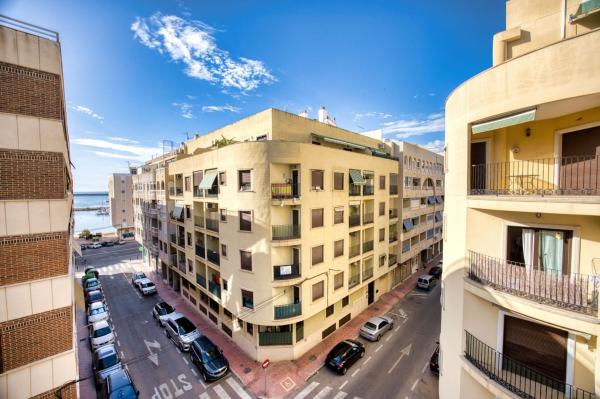Продажа квартиры на Piso en Calle San Miguel de Salinas, 28, El Acequión, Torrevieja, Торревьеха
thumbnail 1