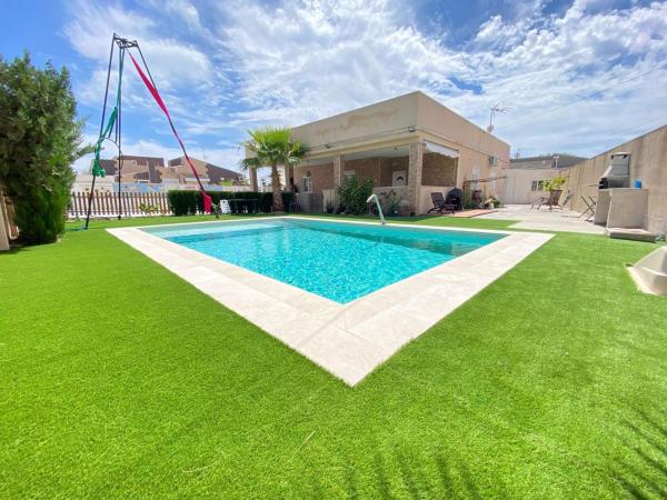Casa o chalet independiente en Avenida García Lorca s/n, La Siesta - El Salado - Torreta, Torrevieja photo 1