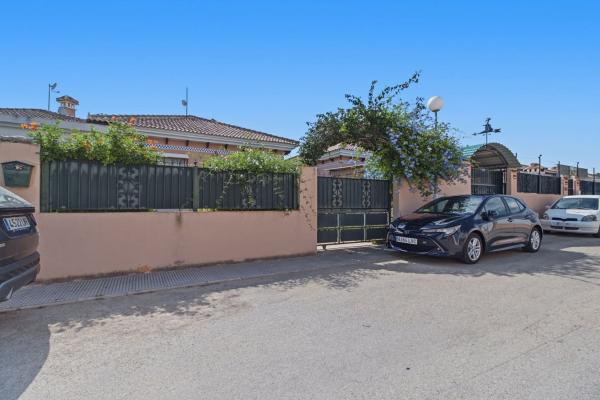 Casa o chalet independiente en Calle Amapola, 2, Los Montesinos photo 1