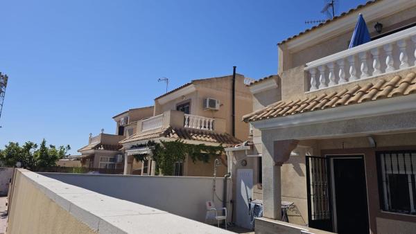 Casa o chalet independiente en Calle Lejona, La Siesta - El Salado - Torreta, Torrevieja thumbnail 2