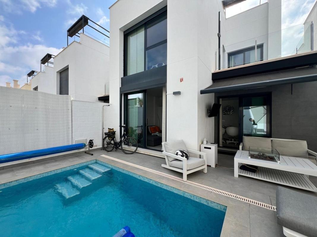 Sale of independent chalet in Casa o chalet en Calle Guadiana, Villamartín, Orihuela, Orihuela
 photo 4