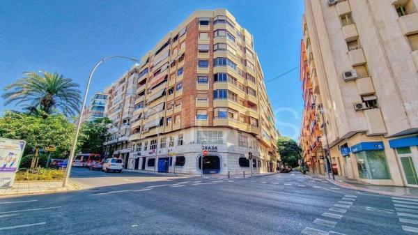 Продажа квартиры на Piso en Calle Pintor Lorenzo Casanova, Ensanche-Diputación, Alicante / Alacant, Аликанте / Алакант
photo 1