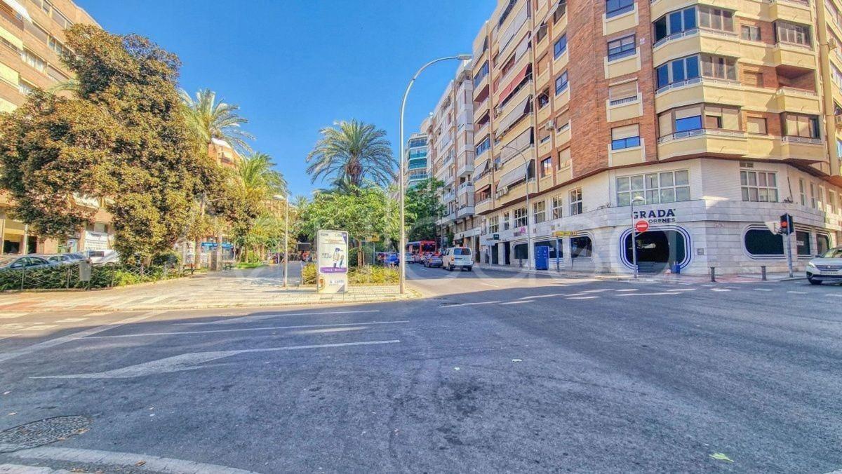 Sprzedaż mieszkania w Piso en Calle Pintor Lorenzo Casanova, Ensanche-Diputación, Alicante / Alacant, Alicante / Alacant
 photo 2