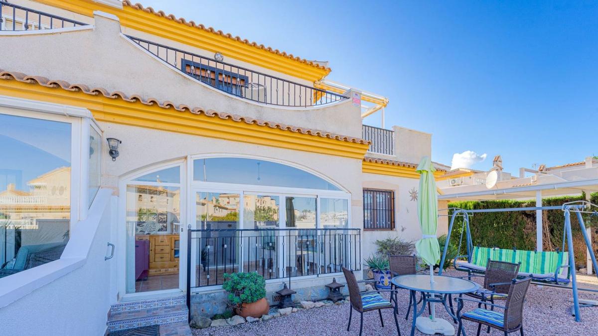 Sale of independent chalet in Casa o chalet en Calle Parana, Playa Flamenca, Orihuela, Orihuela
photo 1