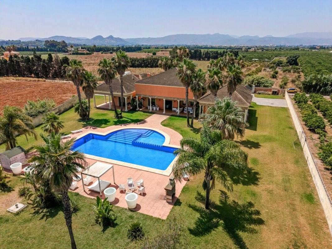 Properties for sale and rent in Spain photo 2