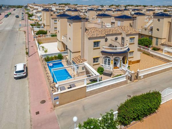 Chalet adosado en Calle Cabo de Gata, 13, Lomas de Cabo Roig, Orihuela photo 1