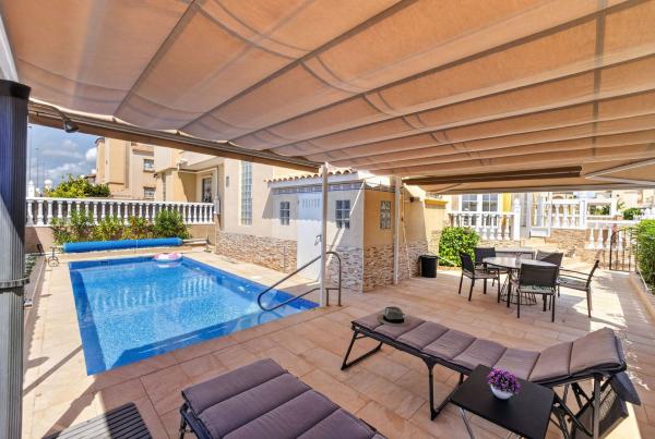 Chalet adosado en Calle Cabo de Gata, 13, Lomas de Cabo Roig, Orihuela photo 2