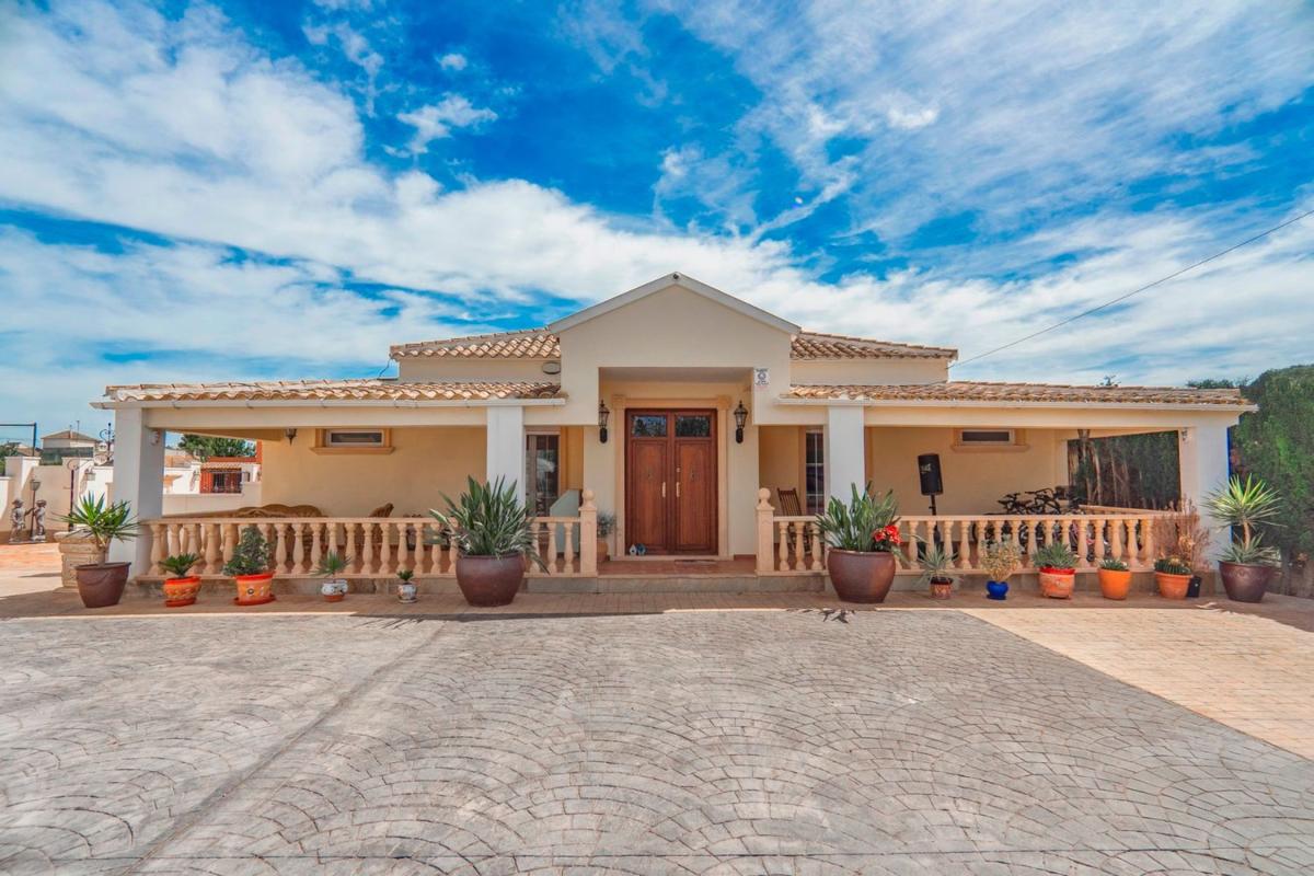 Продажа загородного участка в Finca rústica en Almoradí , Алморади photo 1
