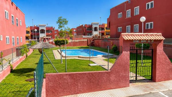 Chalet adosado en Zona Lago - Los Almendros, Orihuela photo 1