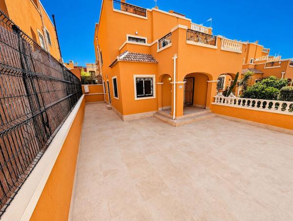 Chalet adosado en Zona Lago - Los Almendros, Orihuela photo 2