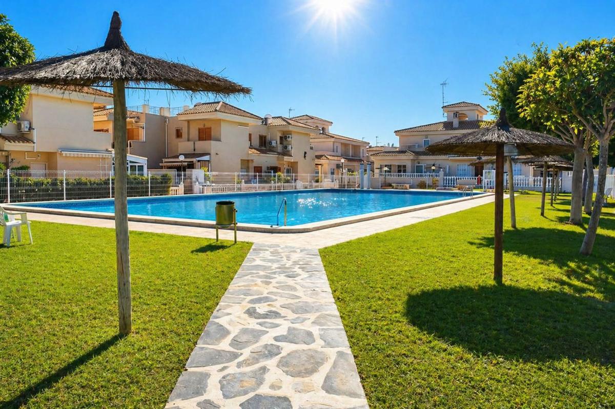 Продажа квартиры на Piso en Playa Flamenca, Orihuela, Ориуэла
photo 1