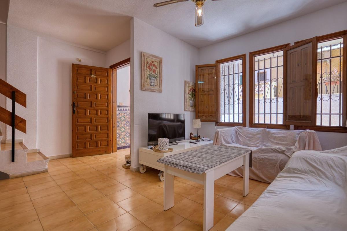 Venta de chalet independiente en Chalet pareado en Avenida Suiza, Los Europeos, Torrevieja, Torrevieja
photo 5