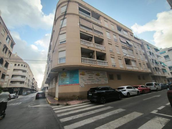 Продажа квартиры на Piso en Calle Beniajan, El Acequión, Torrevieja, Торревьеха
photo 1