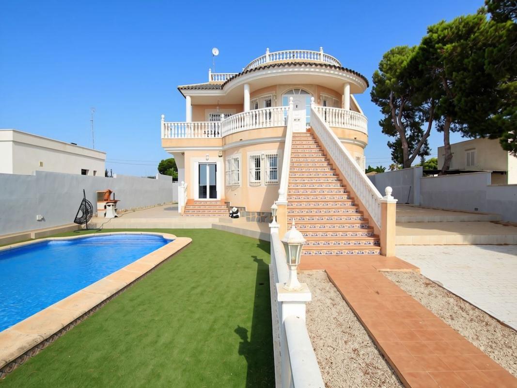Properties for sale and rent in Spain photo 3