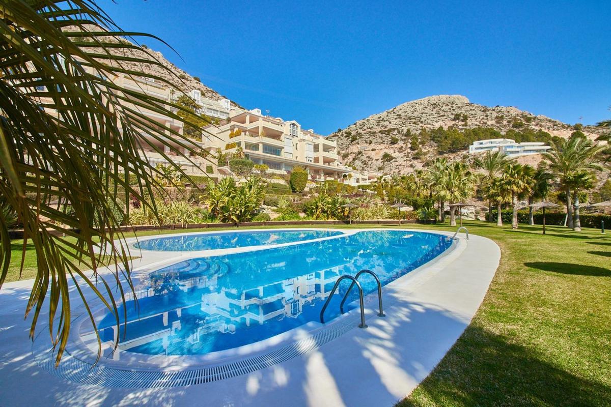 Продажа квартиры на Piso en Zona de Mascarat, Altea, Алтея
 photo 4