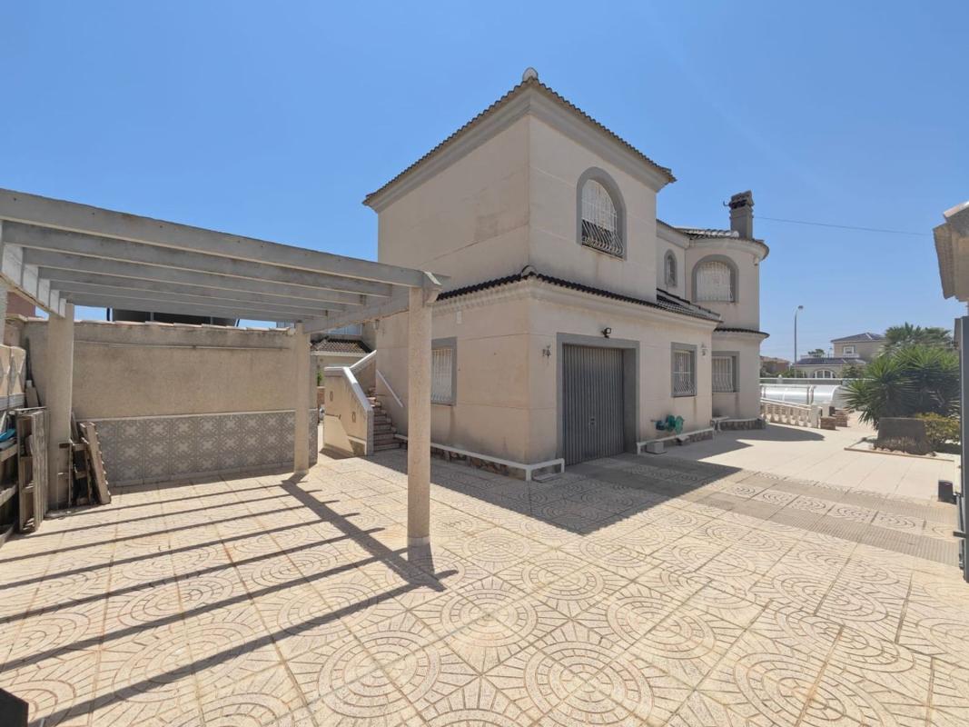 Properties for sale and rent in Spain photo 2