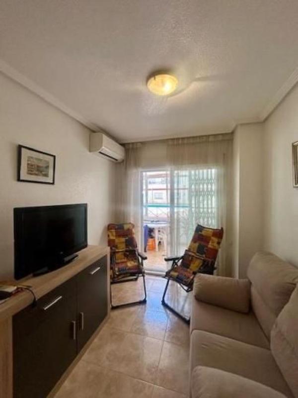Venta de piso en Piso en Calle San Policarpo, Puerto Deportivo, Torrevieja, Torrevieja
photo 2