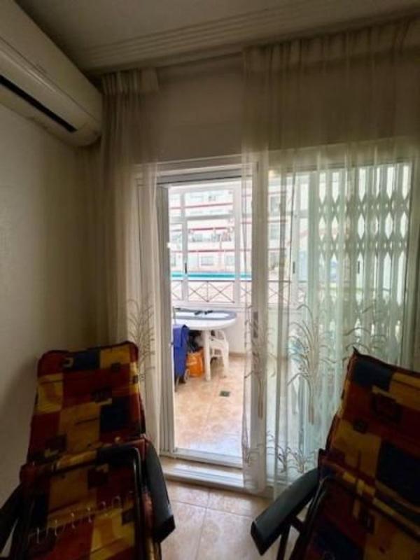 Venta de piso en Piso en Calle San Policarpo, Puerto Deportivo, Torrevieja, Torrevieja
photo 4