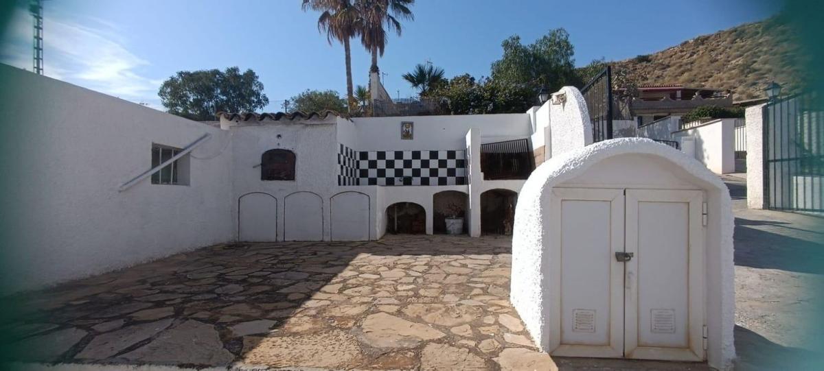 Propiedades en venta y alquiler en España photo 1