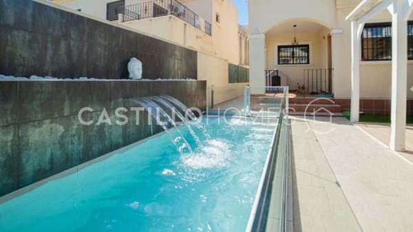 Chalet pareado en Parque Acuático - Sector 25, Torrevieja photo 2