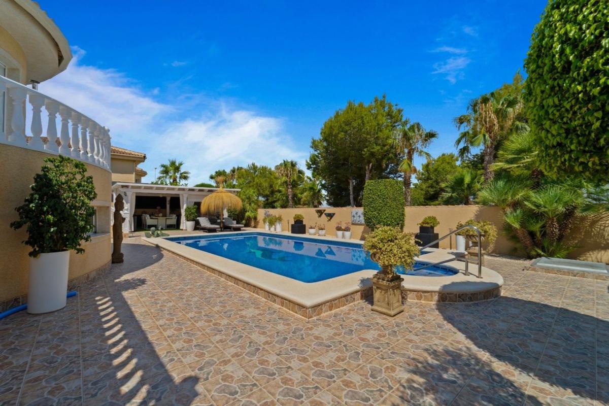 Properties for sale and rent in Spain photo 5