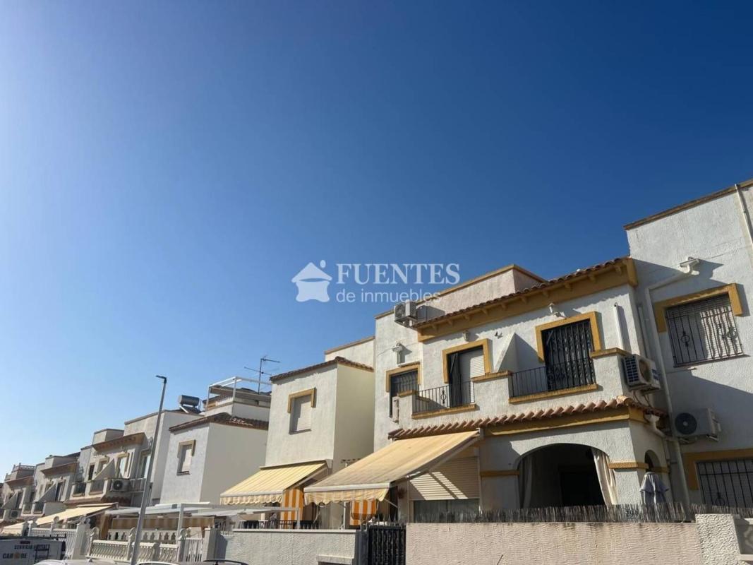 Venta de chalet independiente en Casa o chalet en Avenida D'Escandinàvia, Monte y Mar, Gran Alacant, Gran Alacant
photo 2