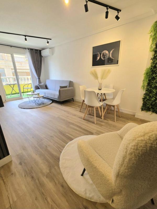 Sale of apartment in Piso en Avenida Habaneras - Curva de Palangre, Torrevieja, Torrevieja
photo 3