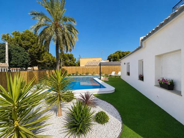 Chalet pareado en Calle la Falua, Punta Prima, Orihuela photo 3