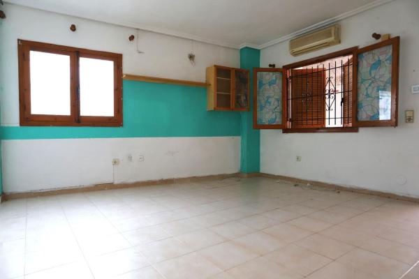 Sale of flat in Piso en Avenida Diego Ramírez Pastor, Avenida Habaneras - Curva de Palangre, Torrevieja, Torrevieja
thumbnail 1