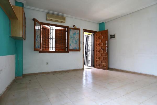 Sale of flat in Piso en Avenida Diego Ramírez Pastor, Avenida Habaneras - Curva de Palangre, Torrevieja, Torrevieja
thumbnail 2