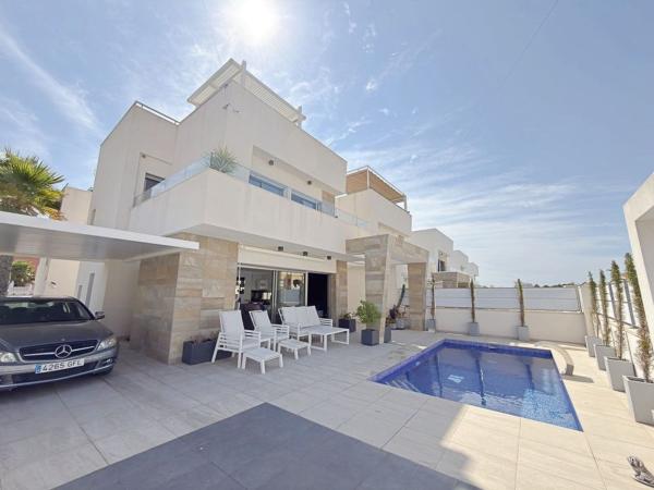 Casa o chalet independiente en Calle Málaga, 16, Blue Lagoon - Galán, San Miguel de Salinas photo 2