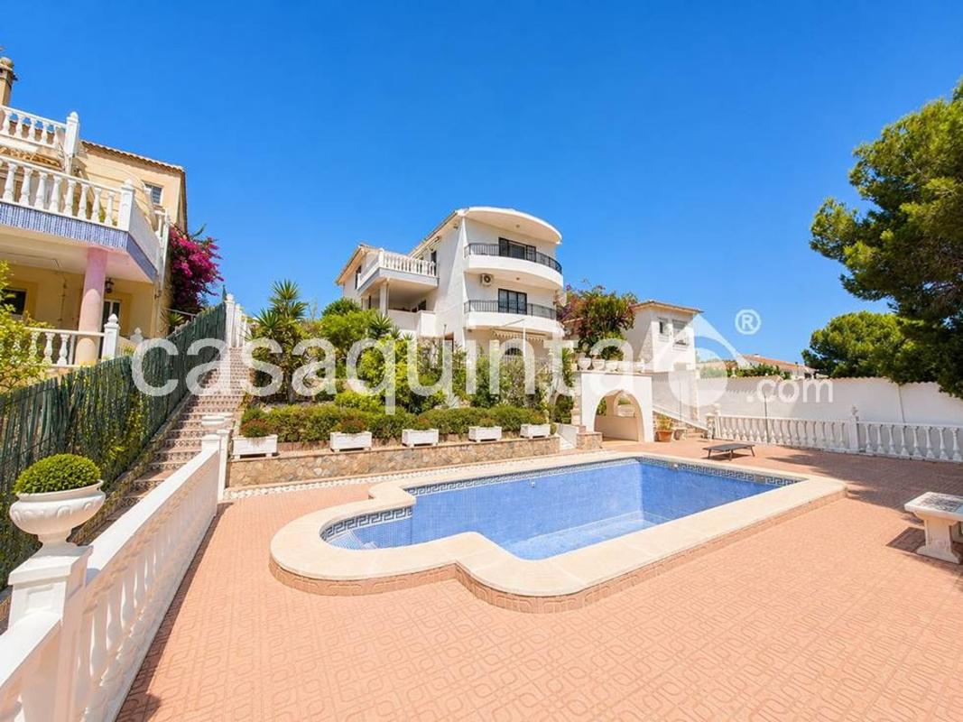 Propiedades en venta y alquiler en España photo 1