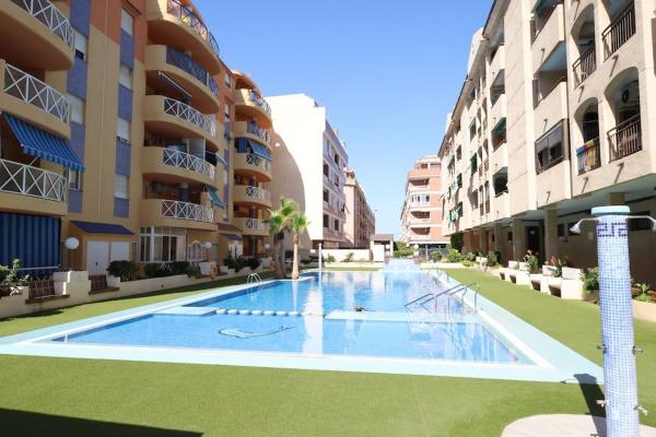 Sale of flat in Piso en Calle Villa Madrid, Parque de las Naciones, Torrevieja, Torrevieja
thumbnail 1