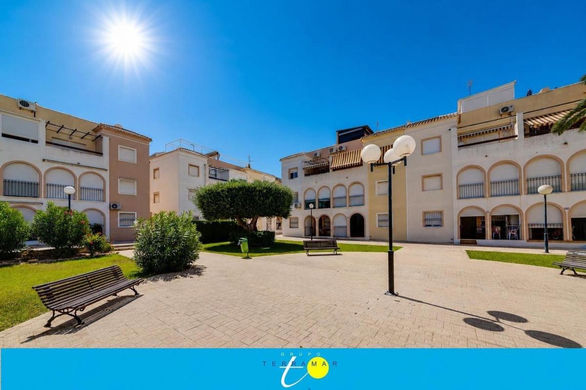 Sprzedaż niezależnego domku jednorodzinnego w Casa o chalet independiente en Calle Mar Menor, 15, La Veleta, Torrevieja, Torrevieja photo 2
