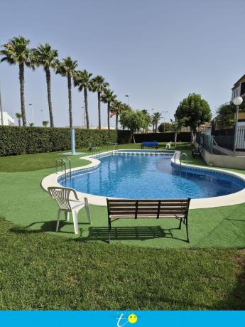 Casa o chalet independiente en Calle Ariadna, Aguas Nuevas, Torrevieja photo 1