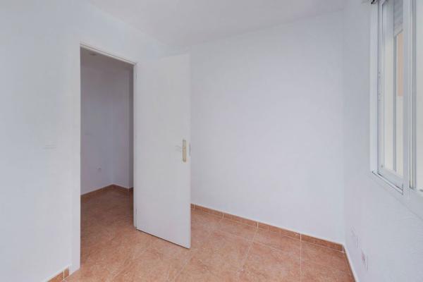 Sprzedaż mieszkania w Piso en Calle Colonia Santa Isabel, Haygon - Universidad, San Vicente del Raspeig, San Vicente del Raspeig
thumbnail 2