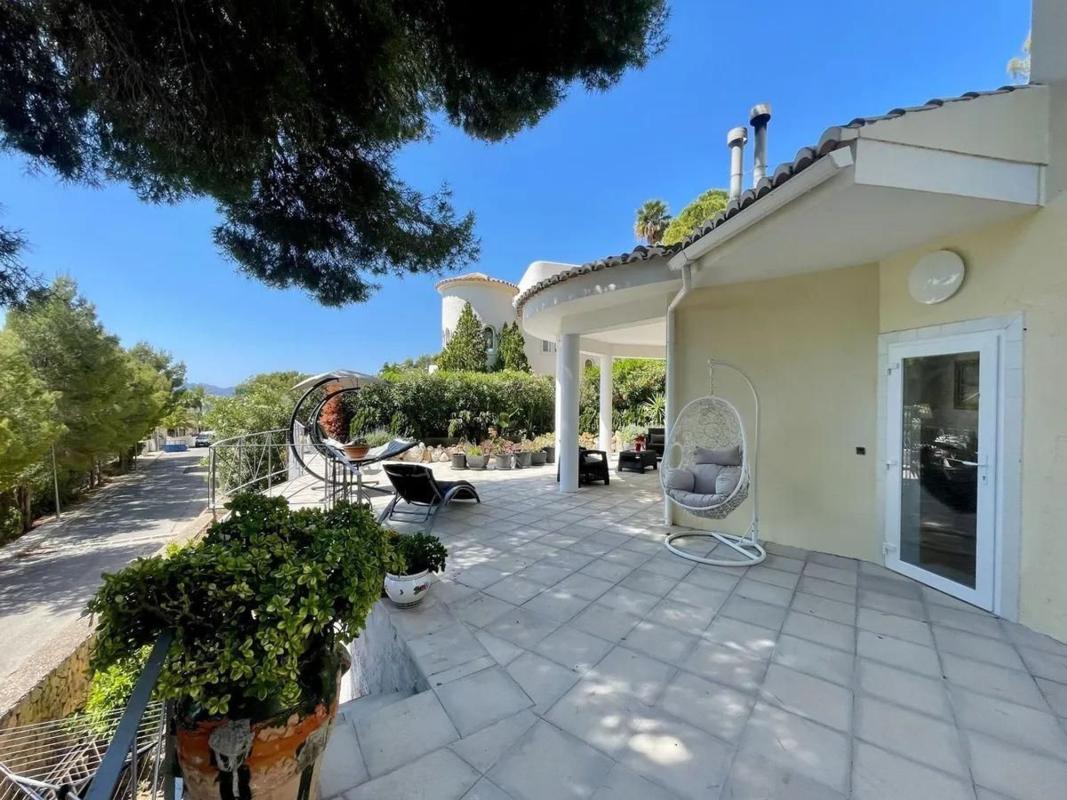 Properties for sale and rent in Spain photo 5