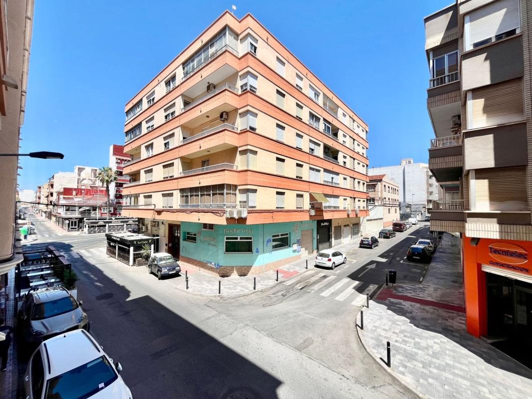 Sale of apartment in Piso en Maestro Francisco Casanov, Antonio Machado, Torrevieja, Torrevieja
photo 4