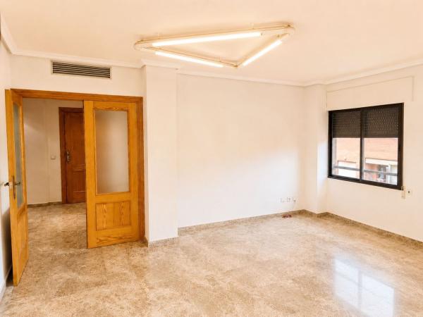 Venta de piso en Piso en Plaza de Toros - Avenida Chapí - Trinquete, Elda, Elda
 photo 2