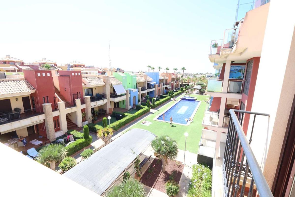 Sale of apartment in Piso en Calle Cabo Estaca de Bares, Lomas de Cabo Roig, Orihuela, Orihuela
photo 1