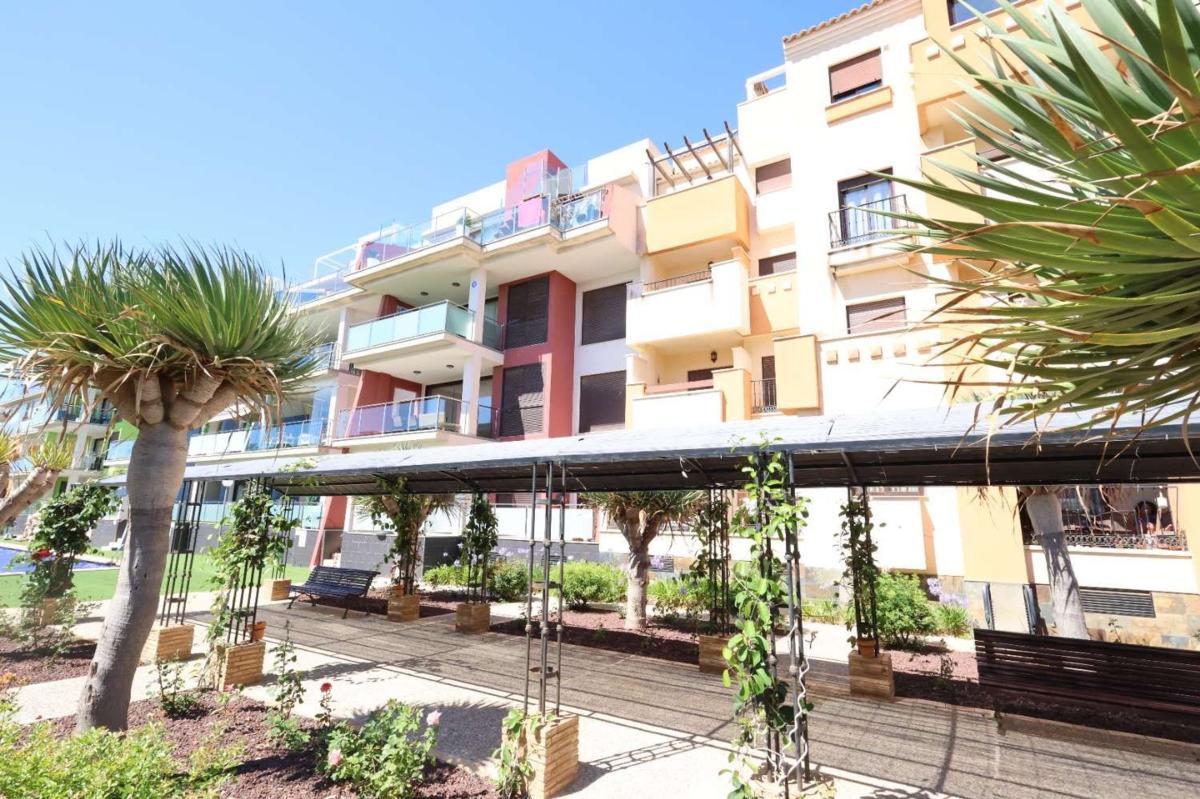 Sale of apartment in Piso en Calle Cabo Estaca de Bares, Lomas de Cabo Roig, Orihuela, Orihuela
photo 2