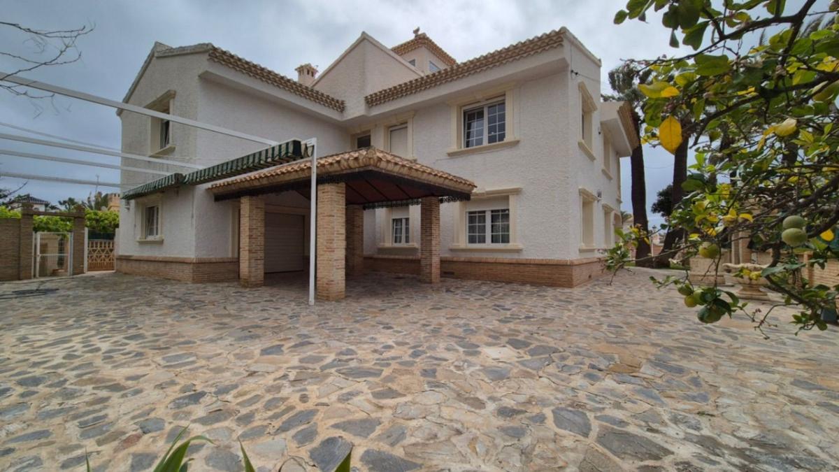 Venta de chalet independiente en Casa o chalet en Cabo Roig, Orihuela, Orihuela
photo 1