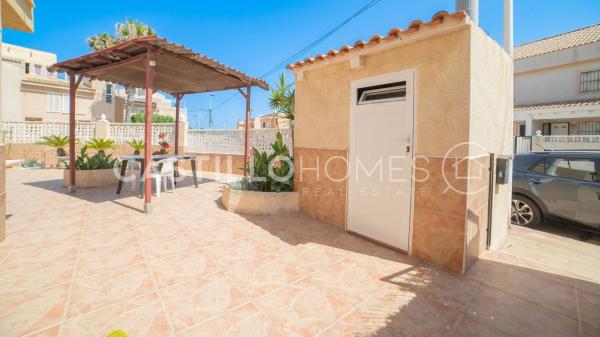 Частный шале на продаже в  Casa o chalet en Zona los Frutales, Torrevieja, Торревьеха photo 4