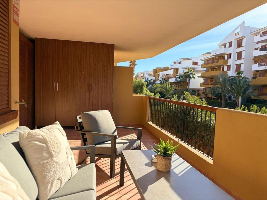 Venta de piso en Piso en Calle Mar de Fondo, 4 a, Punta Prima, Torrevieja, Torrevieja
photo 1