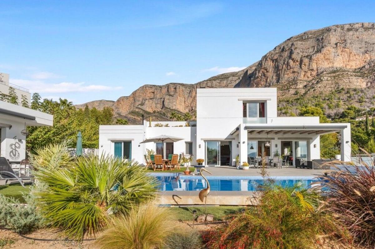 Properties for sale and rent in Spain photo 2