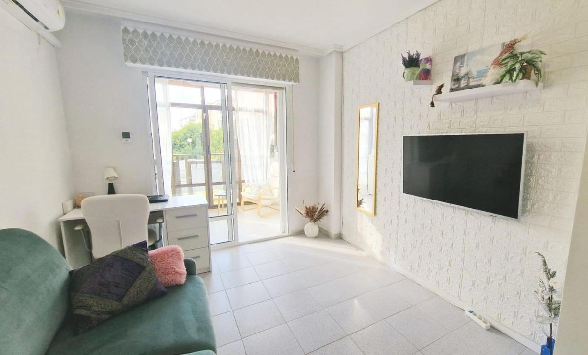 Venta de estudio en Estudio en Avenida Robleda, La Siesta - El Salado - Torreta, Torrevieja, Torrevieja photo 2