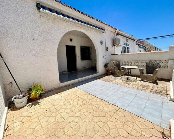 Chalet adosado en Avenida Deva s/n, La Siesta - El Salado - Torreta, Torrevieja thumbnail 2