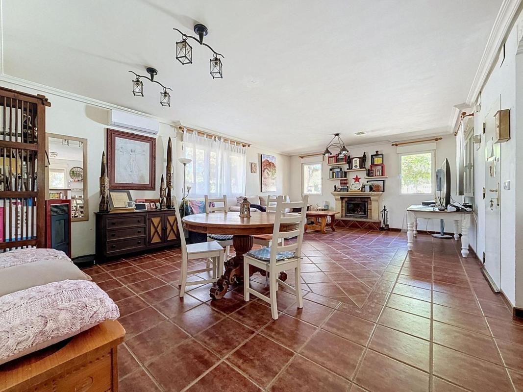 Properties for sale and rent in Spain photo 2
